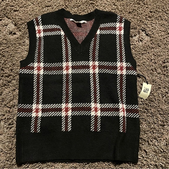 Max Studio Sweaters - Max Studio Black and Red Sweater Vest